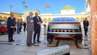 Photo of جلالة الملك محمد السادس يترأس مراسم تقديم نموذج سيارة أول مُصنع مغربي