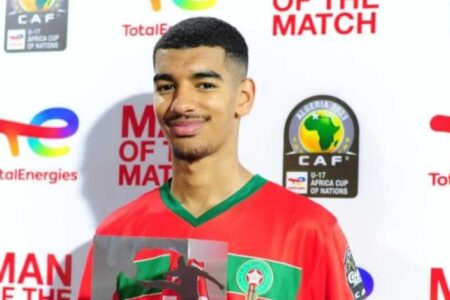 زكرياء الوزان احسن لاعب في لقاء المنتخب الوطني لاقل من 17 سنة ونظيره الجزائري