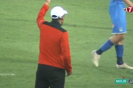 هكذا أعطى “رشيد روكي” تعليماته للاعبي شباب المحمدية خلال مواجهة شباب السوالم