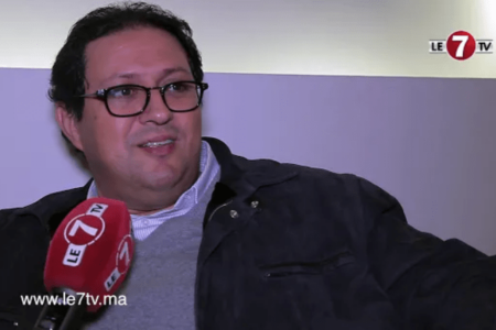 هشام أيت منا يفجرها: “رئيس كان كايدير بريمات باش الرجاء تخسر، واليوم حط الترشح باش يشدها”
