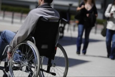 الحكومة تطلق خدمة إلكترونية لطلب بطاقة شخص في وضعية إعاقة
