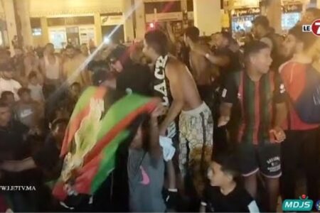 فرحة لا توصف.. احتفالات جنونية لجماهير الجيش الملكي بعد التتويج بالبطولة الوطنية