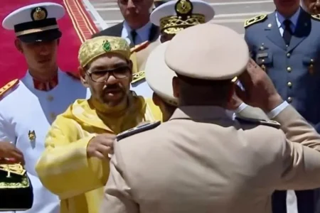جلالة الملك يتلقى التهاني من أسرة القوات المسلحة الملكية بمناسبة عيد العرش المجيد