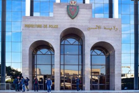 أمن البيضاء يوقف 3 أشخاص ظهروا في شريط فيديو وهم يحوزون أسلحة بيضاء ويحدثون الفوضى داخل محل تجاري