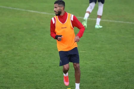 اوناجم يغادر التداريب مصابًا
