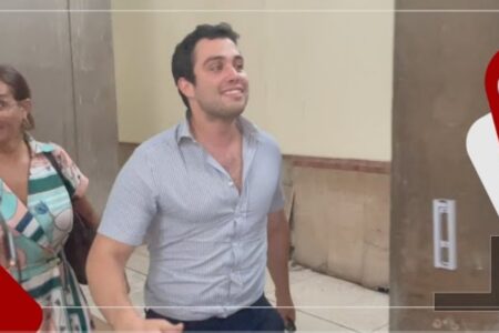 لأول مرة بعد جلسة دامت لساعات طويلة … إبن الدكتور “التازي” يخرج متفائل رفقة المحامي المسكيني