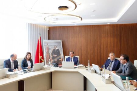 أخنوش يترأس الاجتماع الأول لإطلاق عرض الهيدروجين الأخضر