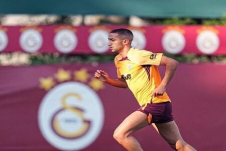 الظهور الأول لزياش رفقة غلطة سراي التركي