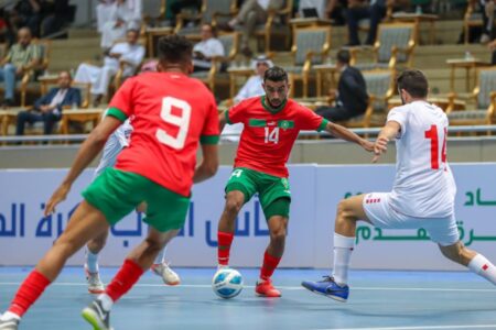 أسود القاعة تسحق الدنمارك بثمانية أهداف لهدف