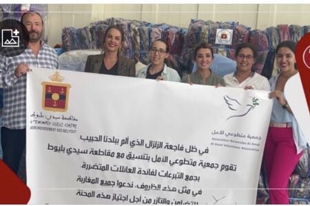 المؤثرة ” مونية الصنهاجي ” تشارك وتتضامن مع ضحايا الزلزال بتوزيع عدد من الألبسة والمواد الطبية