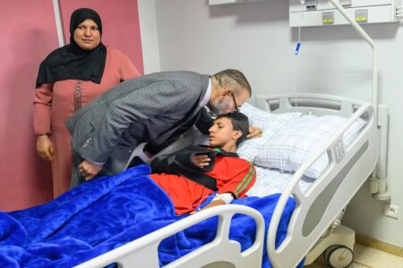 جلالة الملك يترأس اجتماع عمل خصص لتفعيل البرنامج الاستعجالي لإعادة إيواء المتضررين والتكفل بالفئات الأكثر تضررا من زلزال الحوز