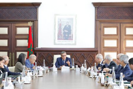 رئيس الحكومة يترأس الاجتماع الثالث للجنة البين وزارية لتأهيل ودعم إعادة بناء المنازل بعد الزلزال