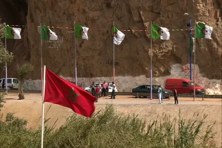 كندا تحذر مواطنيها القادمين للمغرب من الاقتراب إلى حدود الجزائر