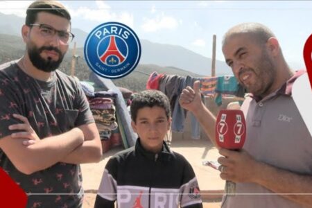 قصة مؤلمة .. طفل توفي له جميع أفراد عائلته وبقي وحيدا في الزلزال المفجع يناشد المحسنين مساعدته