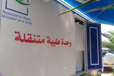 أمزميز .. قافلة طبية توظف تقنية “الطب عن بعد” لتقديم الخدمات الطبية الأساسية للمتضررين من الزلزال