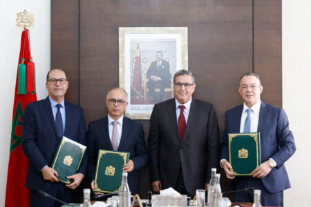 (كان) 2025 و(مونديال) 2030.. التوقيع على اتفاقية شراكة بين الحكومة وصندوق الإيداع والتدبير بشأن تمويل برنامج تأهيل 6 ملاعب لكرة القدم وتشييد ملعب جديد