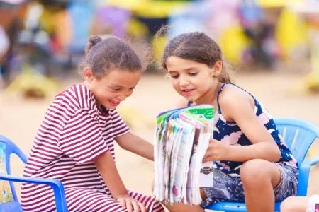 زلزال الحوز.. قافلة تضامنية لتوزيع أزيد من سبعة آلاف من الكتب المدرسية والقصص لفائدة أطفال الأسر المتضررة