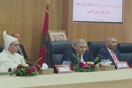 بحضور وزير الداخلية .. تنصيب الوالي الجديد علي خليل بمقر ولاية الداخلة