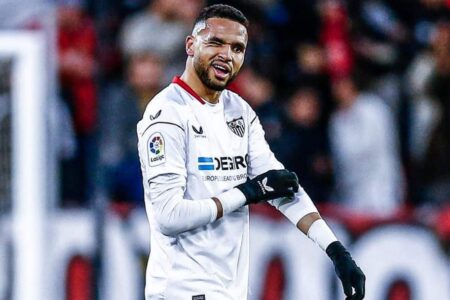 النصيري يقود إشبيلية لخطف نقطة مهمة من ايندهوفن