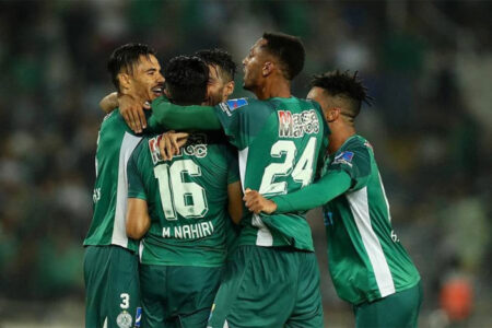 لاعب رجاوي سابق يقترب من العودة لفريقه الأم
