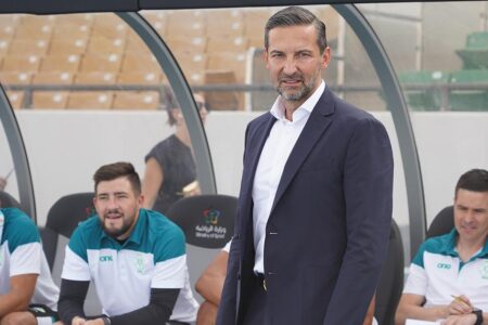 جوزيف زينباور يقرر تسريح مهاجم بارز داخل الرجاء