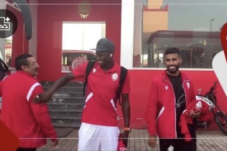 بحماس ومعنويات مرتفعة…لحظة وصول حافلة الوداد إلى ملعب التداريب قبل مواجهة صانداونز