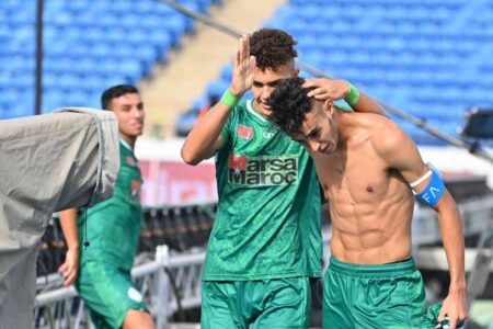 الجماهير الرجاوية تنتقد اسم بارز وتطالبه بالرحيل عن الفريق