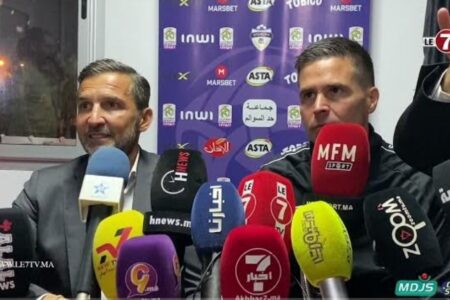 بعد التعادل المخيب… الندوة الصحفية لمدرب الرجاء ” زينباور ” في الندوة الصحفية