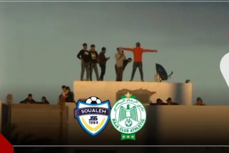طريف… الجماهير الرجاوية تابعت المباراة من أسطح المنازل وتفاعل غير مسبوق مع أغاني الگورڤا سود