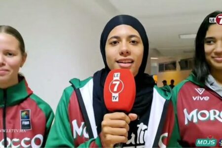 لاعبات المنتخب الوطني لكرة السلة خلال تكريمهن بفاس ” نشكر الجماهير الفاسية على هذا استقبال الرائع “