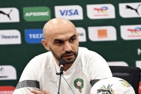 الركراكي : خصنا نردو البال من الانذارات ومزال ملقيت التشكيلة لي نلعب بها مع زامبيا