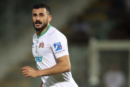 بعد رحيله عن الرجاء.. أيمن حسين يواصل التألق دوليا بهدفين في شباك اليابان