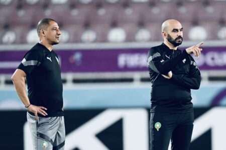 الركراكي يقرر إبعاد مساعده الأول “غريب أمزين” ويعوضه بـ “عبد الله بوحزمة”
