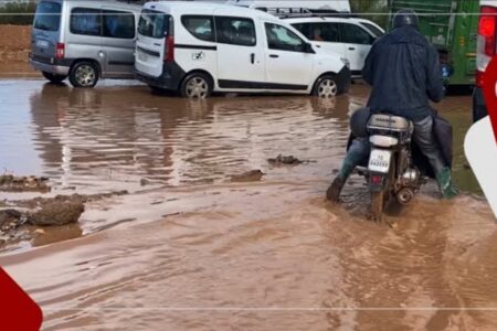 الأمطار تعري واقع البنية التحية بطريق مديونة وتتسبب في إزدحام مروري