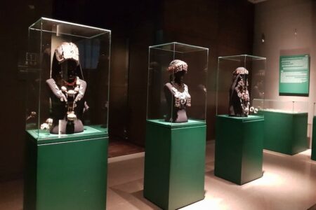 الدوحة … مغاربة وأجانب يستكشفون ثراء الحلي والجواهر الأمازيغية المغربية
