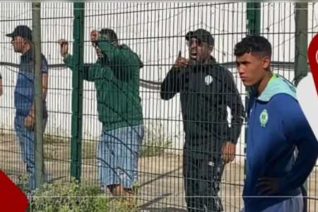 على أعصابه … هكذا تفاعل “رشيد السليماني” مدرب أمل الرجاء الرياضي مع مواجهة الفقيه بن صالح