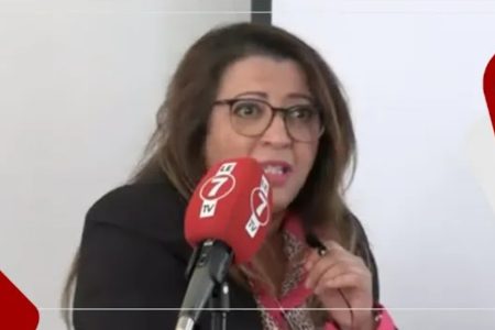 مداخلة الصحفية “ليلى بلعربي” خلال الندوة التي ندمتها كلية العلوم عين الشق حول “الصحافة والشباب”