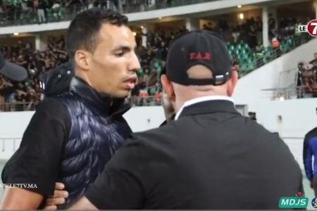 في خطوة إنسانية.. مدرب الجيش الملكي ينقذ أحد الجماهير العسكرية من قبضة أمن أكادير
