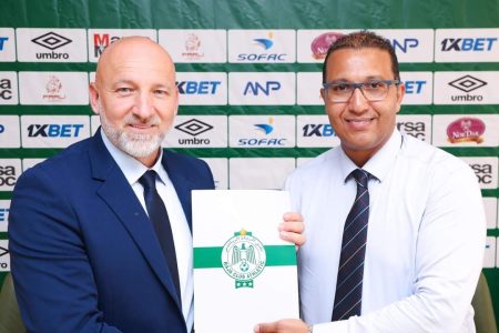 رسميا.. الرجاء الرياضي يتعاقد مع مدرب جديد خلفا للألماني “زينباور” 