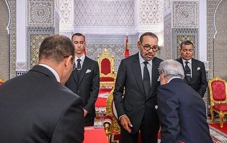 جلالة الملك يستقبل والي بنك المغرب
