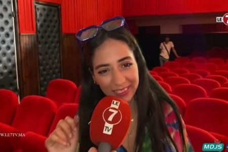 من داخل قاعة سينمائية… فرحة كبيرة للجماهير الرجاوية بعد التتويج بلقب كأس العرش