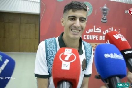 لاعب الرجاء ” مكعازي ” بعد التتويج بكأس العرش: بودريقة راجل مزيان، وطيلة الموسم كنا يد وحدة