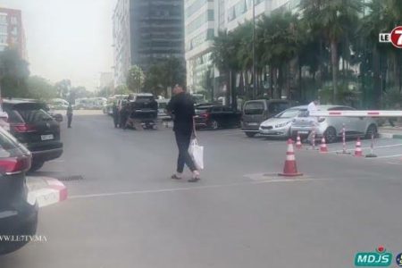 بعد اخبار تعاقده مع الوداد الرياضي “عبد العالي المحمدي” يصل إلى احد فنادق مدينة الدار البيضاء