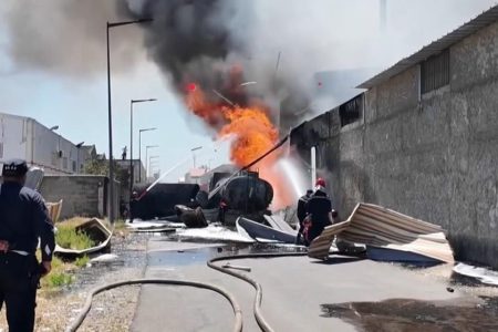 اندلاع حريق مهول بوحدة متخصصة في صناعة المناديل الورقية
