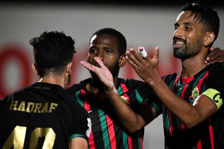 قبل بداية الموسم.. مدافع بارز يغادر أسوار الجيش الملكي