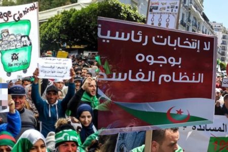 موجة من القمع في الجزائر: المجلس العسكري يكثف الاعتقالات ضد الناشطين والمعارضين قبل الانتخابات الرئاسية