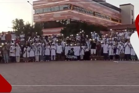 وقفة احتجاجية غاضبة لطلبة كلية الطب والصيدلة بمراكش