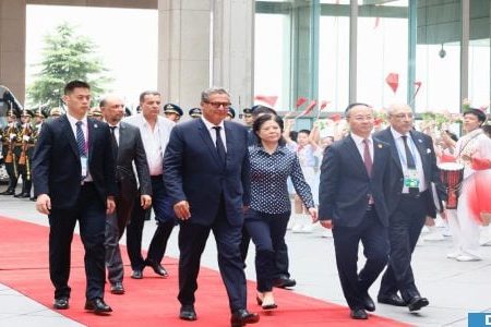 عزيز أخنوش يصل إلى بكين لتمثيل جلالة الملك في قمة منتدى التعاون الصيني الافريقي