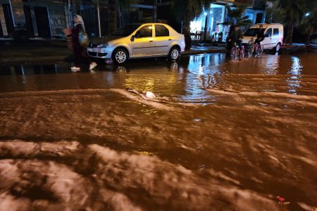 أمطار رعدية تغرق مدينة مراكش