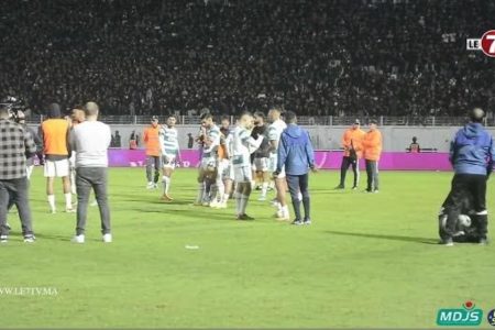 غضب جماهيري عارم واستياء كبير للاعبي الرجاء بعد نهاية كلاسيكو الجيش الملكي